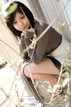巨胸美女露双奶头无遮挡A片