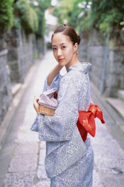 黄麒英